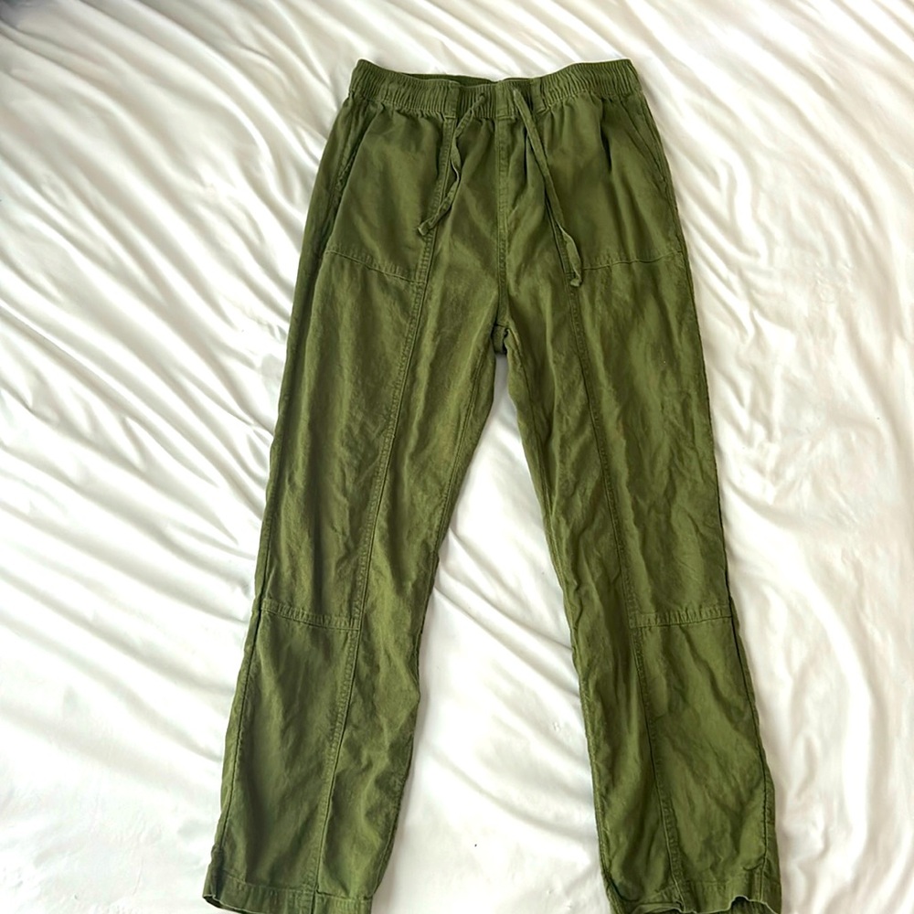 Woman’s pant, color:army green, brand:time and tru, size: xs